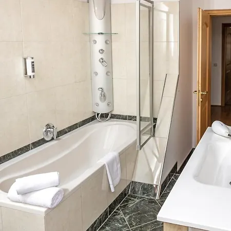 Graf Zeppelin מלון 3*