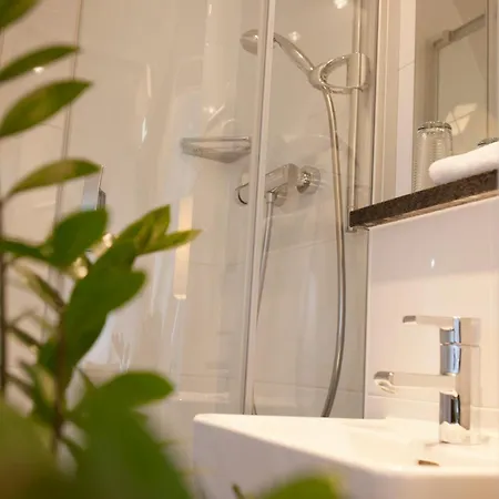 מלון Graf Zeppelin 3*